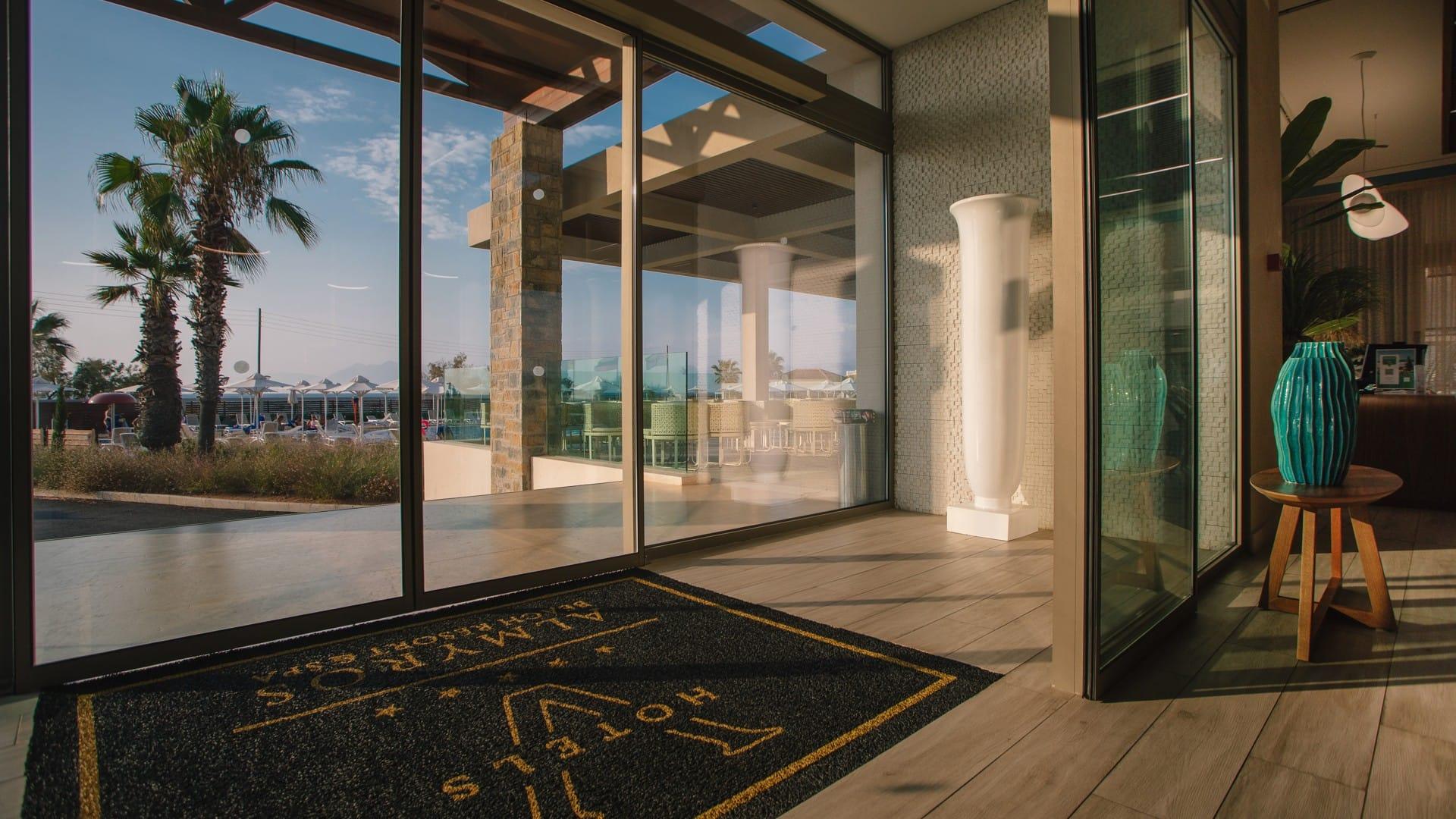 Almyros Beach Альмирос-Бич Экстерьер фото Entrance to the hotel