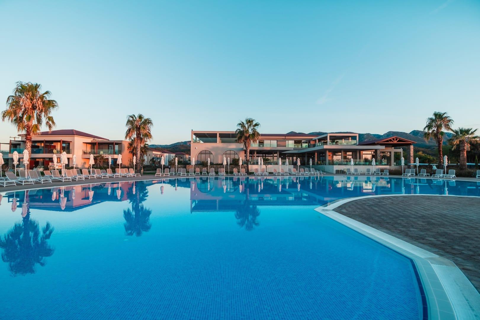 Almyros Beach Альмирос-Бич Экстерьер фото The resort's main pool