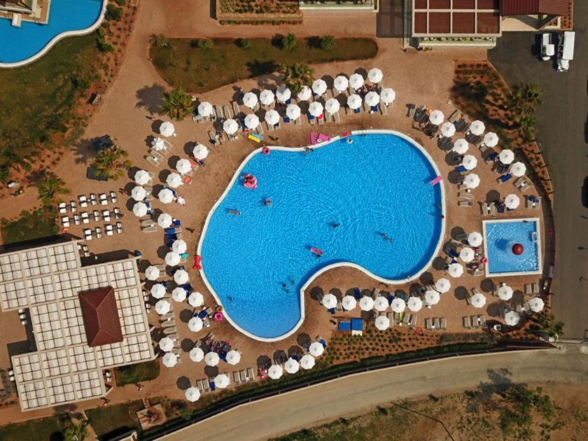Almyros Beach Альмирос-Бич Экстерьер фото Aerial view of a swimming pool